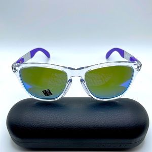 NWOT. Men’s Oakley polarized sunglasses. Transparent rims and metal arms.